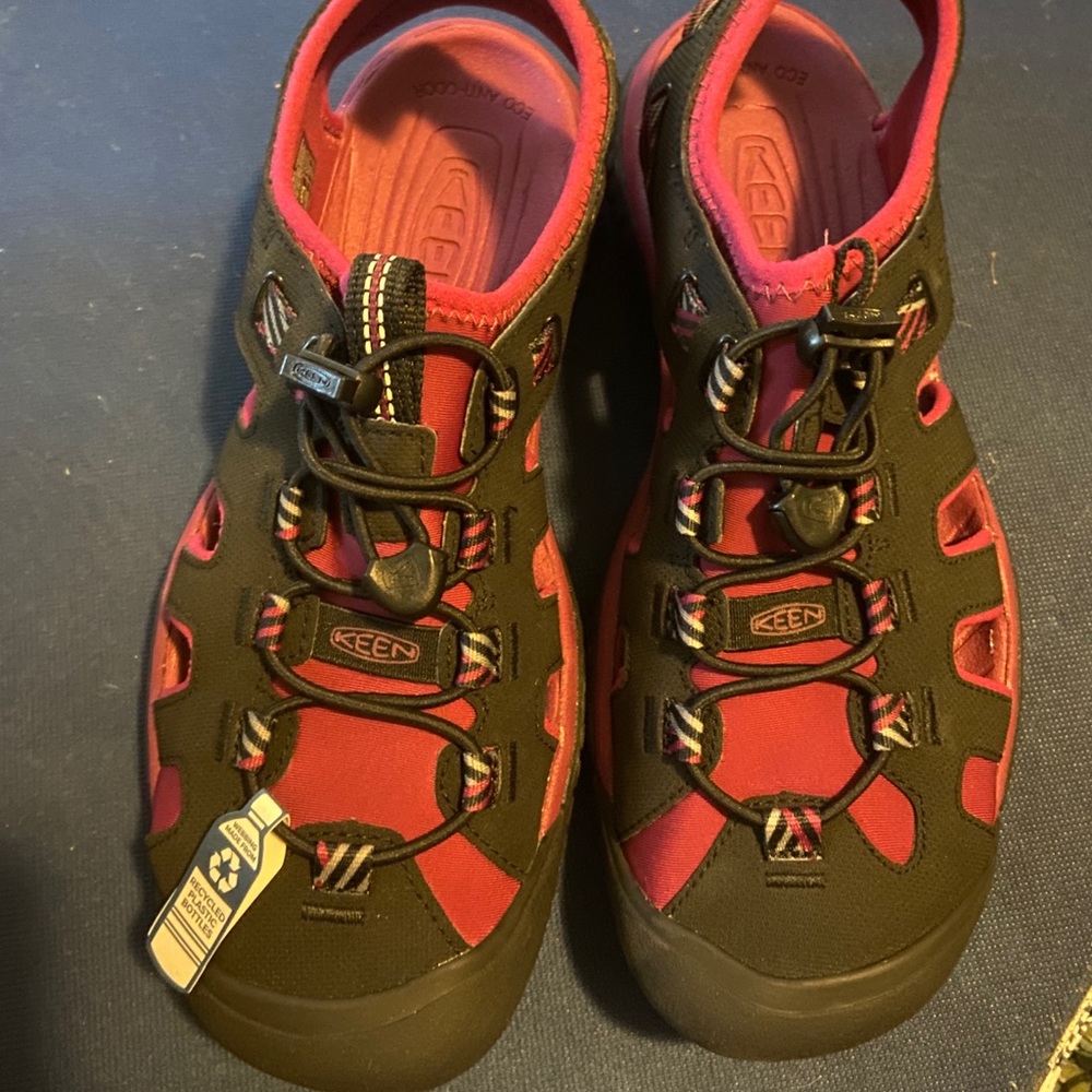 Woman’s KEEN SOLR Sandal